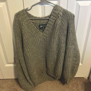 Women’s Chunky Knit Sweater. Size:Large